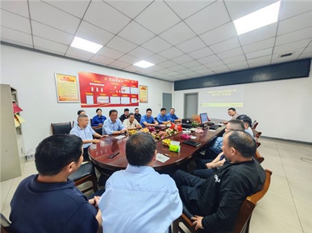 致敬奉獻(xiàn)歲月，溫情送別故人